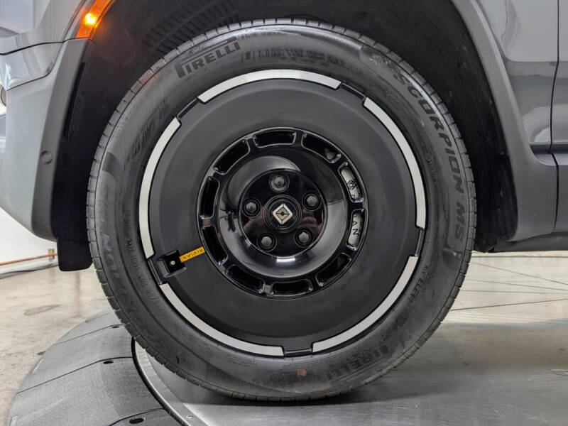 2025 Rivian R1S