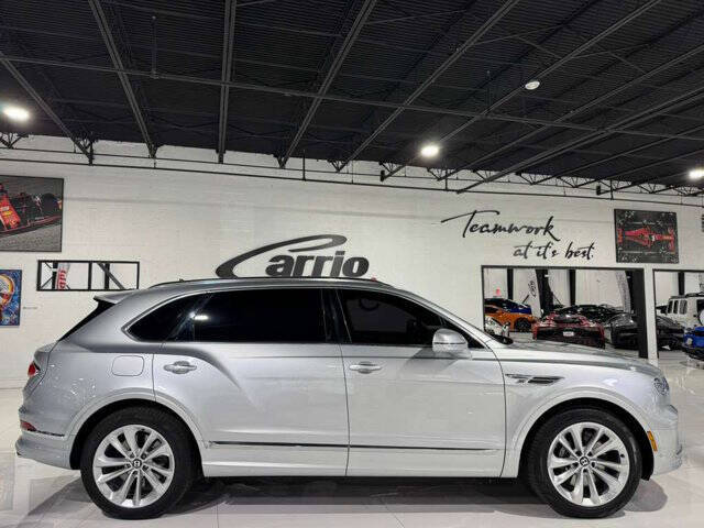 2023 Bentley Bentayga EWB V8