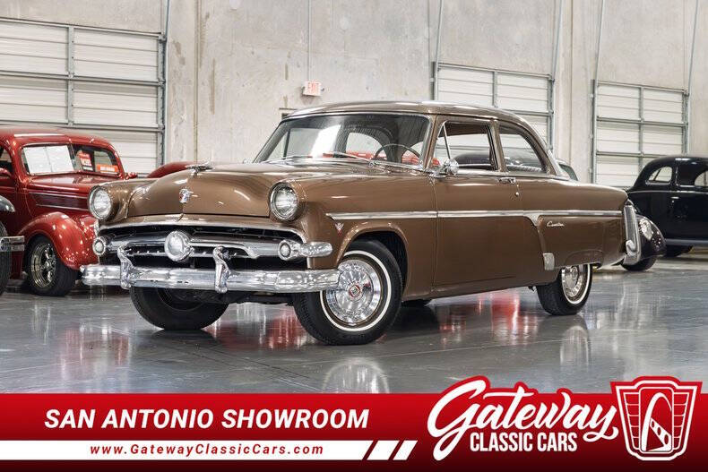 1954 Ford Crestline