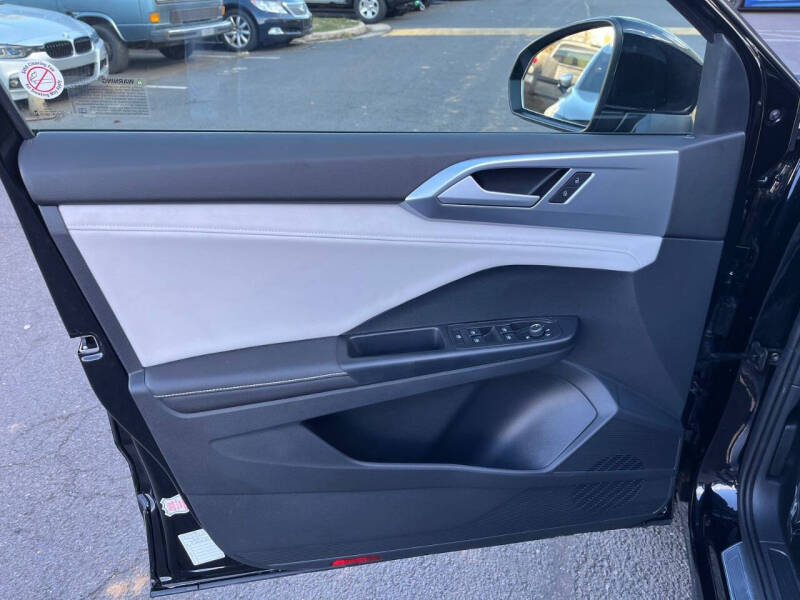 2025 Volkswagen Taos SE 4Motion