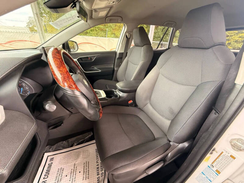 2022 Toyota RAV4 Hybrid LE