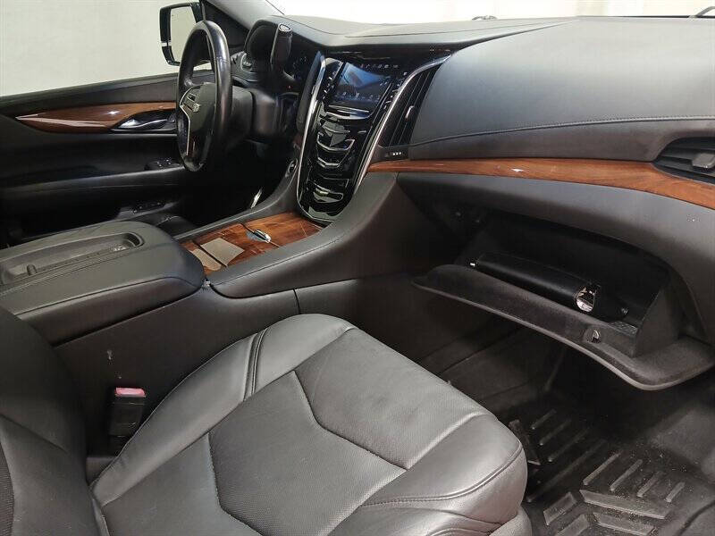 2016 Cadillac Escalade Luxury Collection
