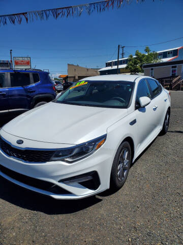 2020 Kia Optima for sale at Deanas Auto Biz in Pendleton OR