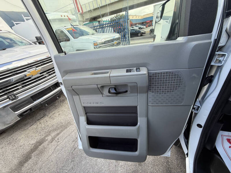 2012 Ford E-350