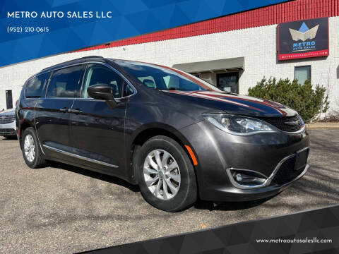 2017 Chrysler Pacifica for sale at METRO AUTO SALES LLC in Blaine MN