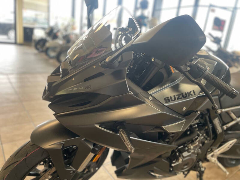2025 Suzuki GSX-8R