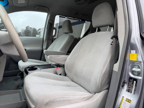 2011 Toyota Sienna LE 8-Passenger