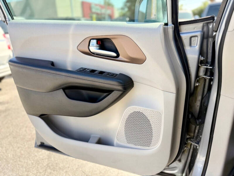 2017 Chrysler Pacifica Touring-L Plus