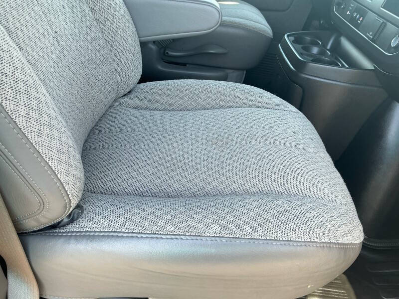 2025 Chevrolet Express LS 3500