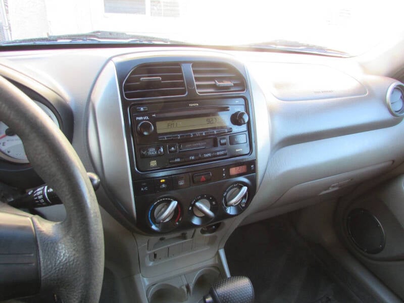 2005 Toyota RAV4 Base photo 11