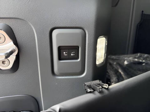 2025 Land Rover Defender 110 P300 S