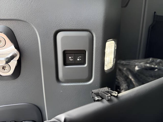 2025 Land Rover Defender 110 P300 S