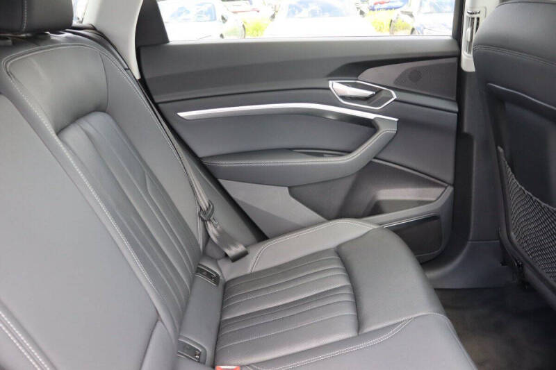 2021 Audi e-tron quattro Premium Plus