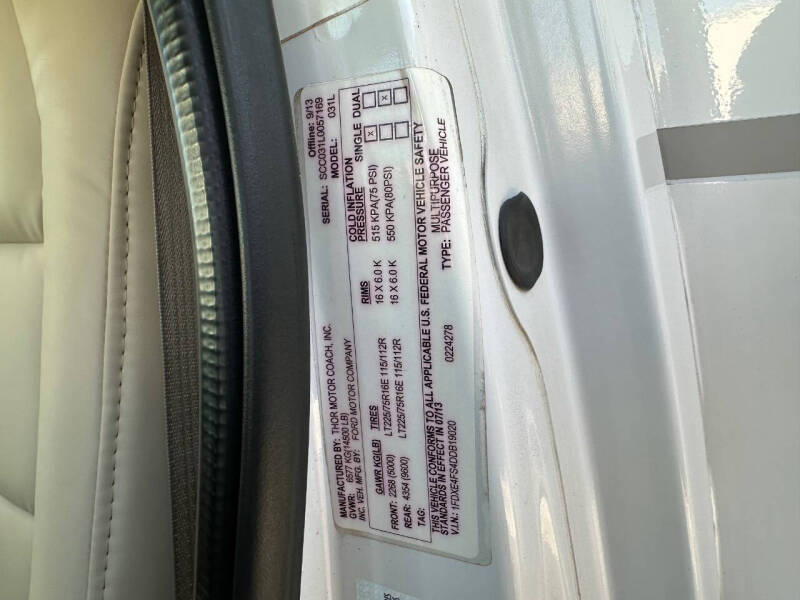 2014 Thor Motor Coach CHATEAU 31L