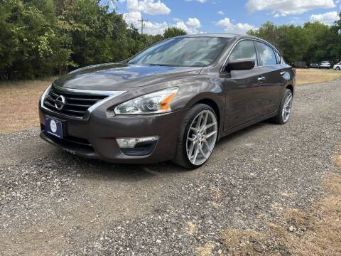 2014 Nissan Altima for sale at The Car Shed in Burleson TX