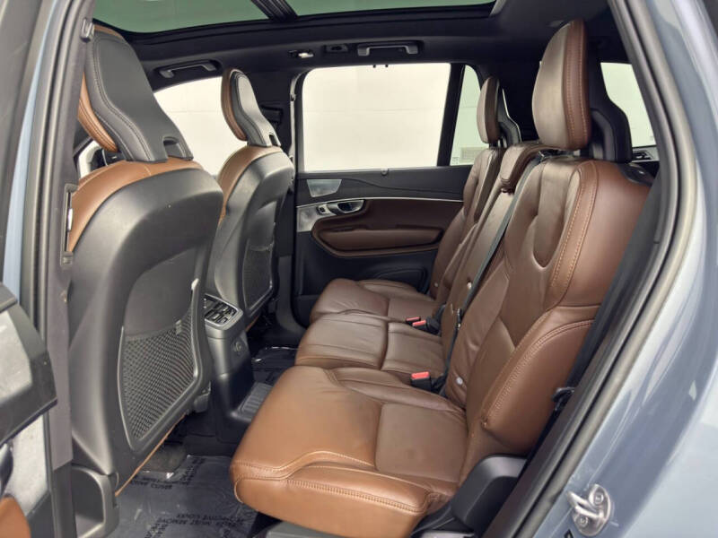 2023 Volvo XC90 Recharge T8 Ultimate Dark Theme