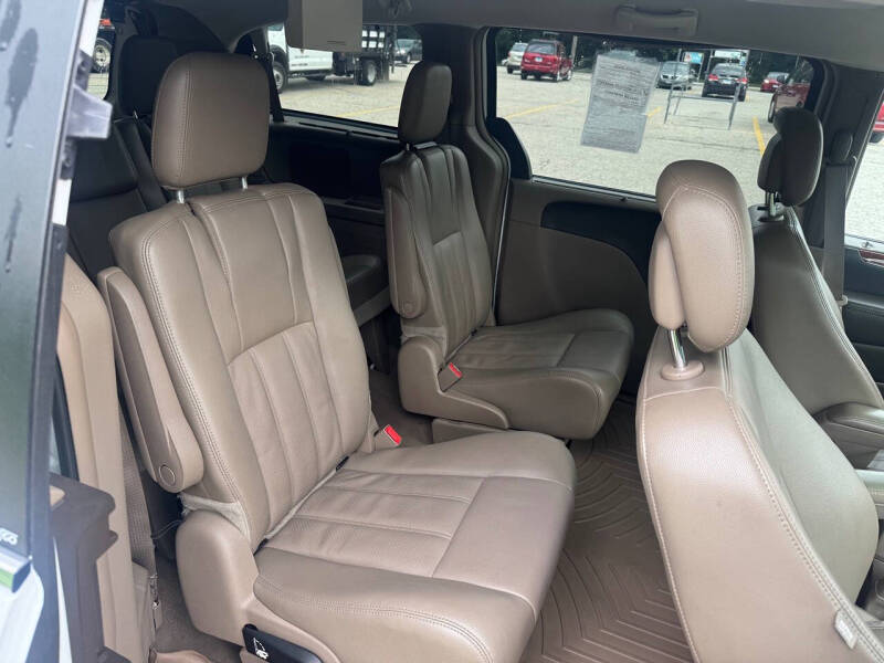 2014 Chrysler Town and Country Touring-L