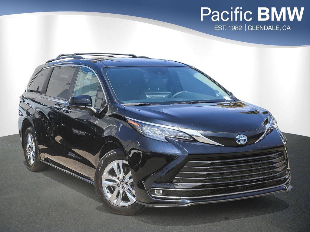 Black 2025 Toyota Sienna XLE 8-Passenger XLE 8-Passenger 4dr Mini-Van 1