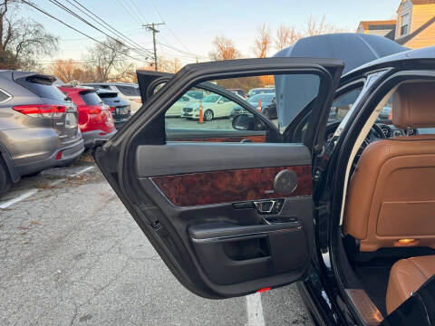 2016 Jaguar XJ R-Sport