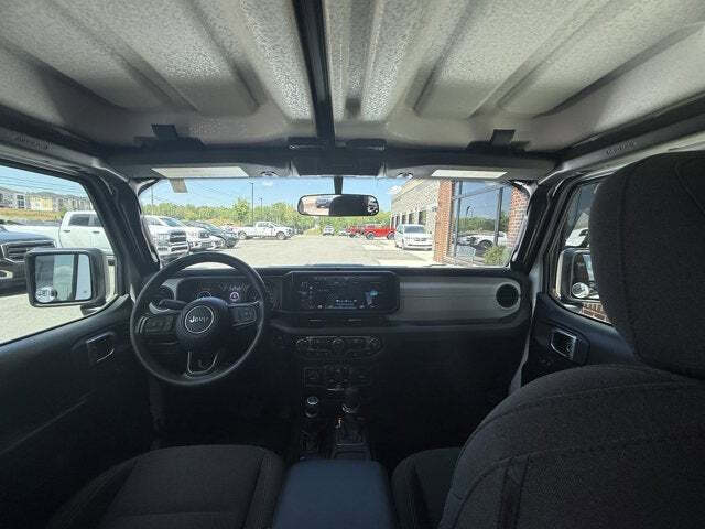2025 Jeep Gladiator NightHawk