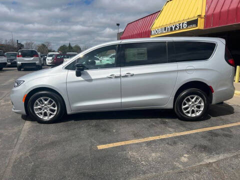 2024 Chrysler Pacifica Touring