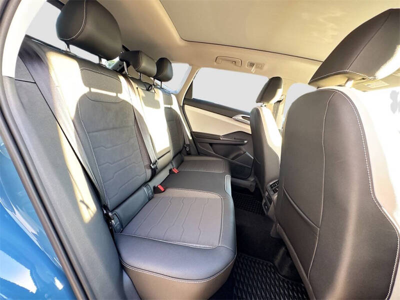 2025 Volkswagen Taos SE 4Motion