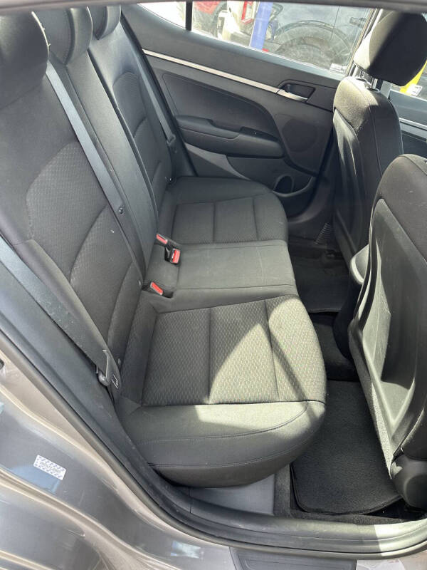 2020 Hyundai Elantra SE