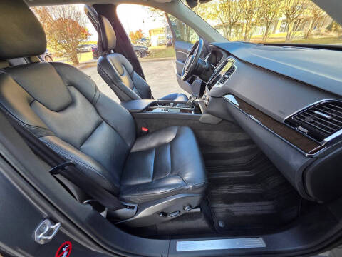 2016 Volvo XC90 T6 Momentum