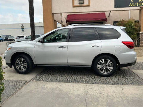 2017 Nissan Pathfinder SL