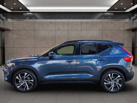 2022 Volvo XC40 T5 R-Design