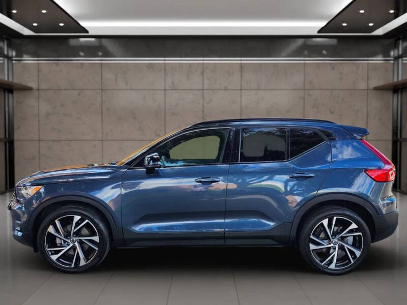 2022 Volvo XC40 T5 R-Design