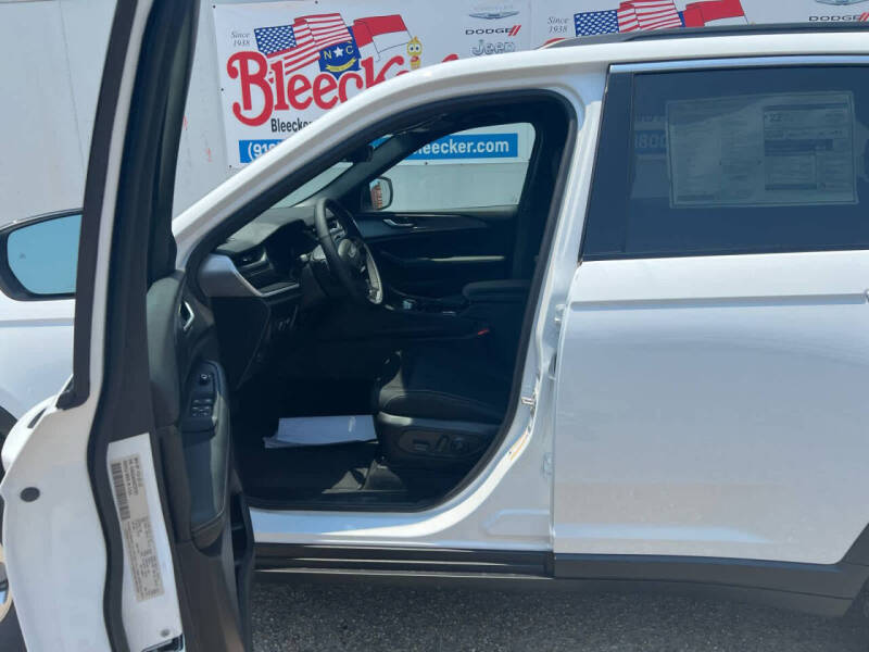 2025 Jeep Grand Cherokee Laredo