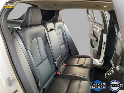 2024 Volvo XC40 B5 Plus Dark Theme