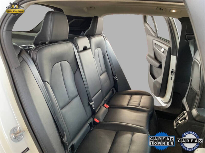 2024 Volvo XC40 B5 Plus Dark Theme