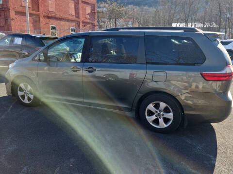 2020 Toyota Sienna LE 8-Passenger