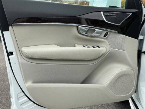 2019 Volvo XC90 T6 Momentum