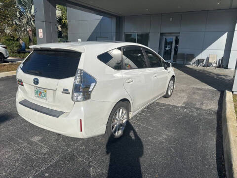 2013 Toyota Prius v Five