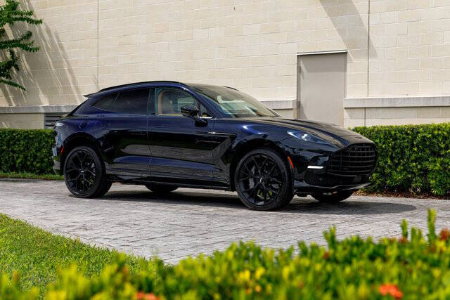 2025 Aston Martin DBX 707