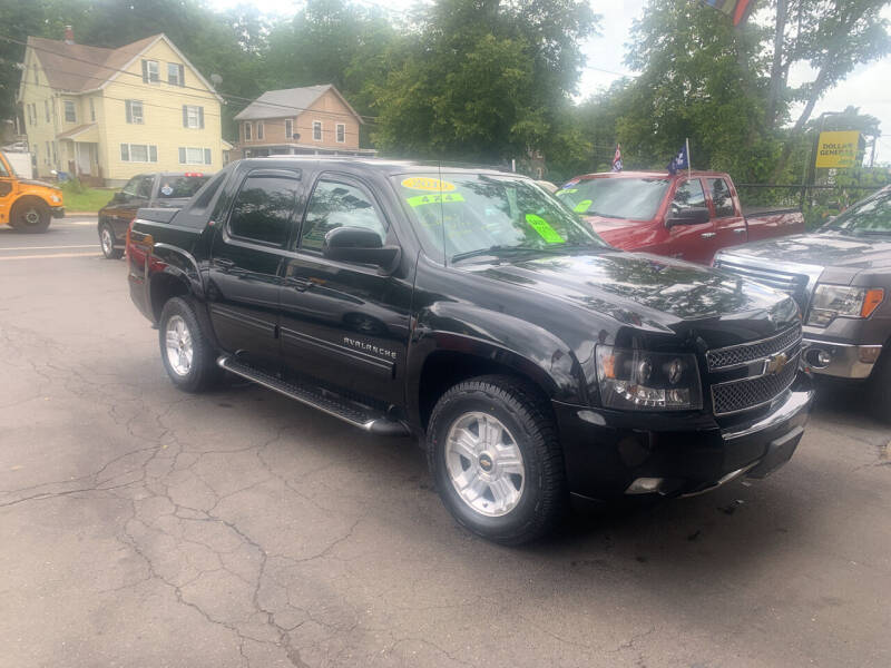 2010 Chevrolet Avalanche for sale at CAR CORNER RETAIL SALES in Manchester CT