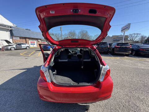 2014 Toyota Yaris 5-Door LE