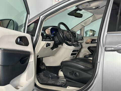 2017 Chrysler Pacifica Touring-L