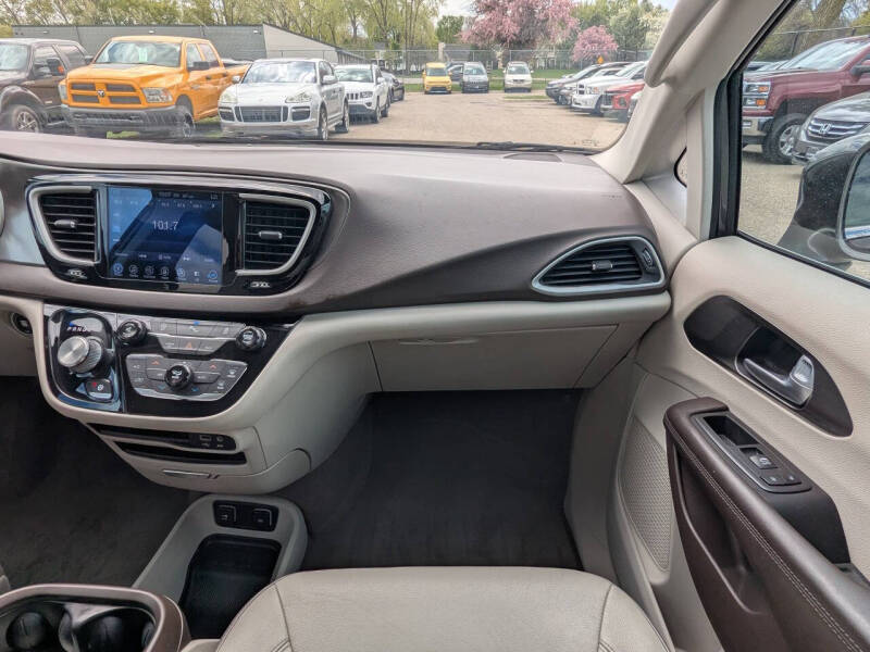 2017 Chrysler Pacifica Touring-L