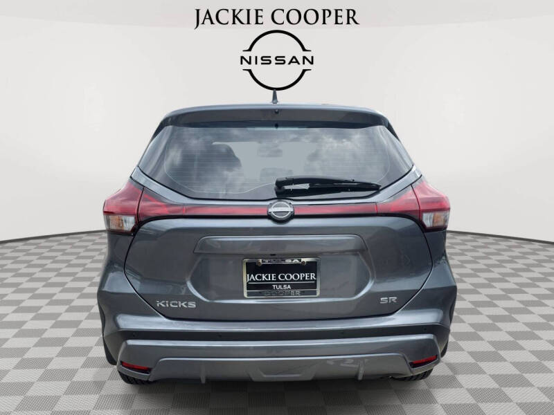 2023 Nissan Kicks SR