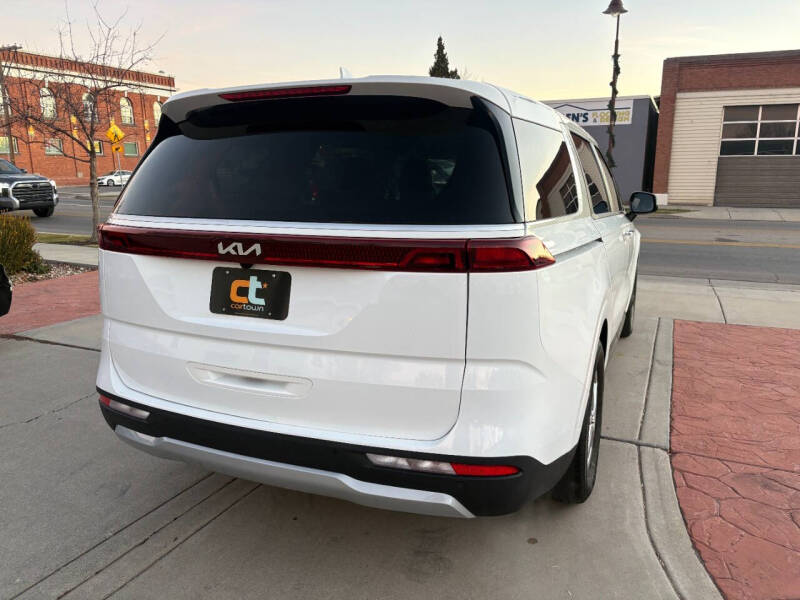 2024 Kia Carnival LX