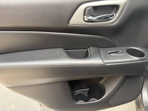 2017 Nissan Pathfinder SL