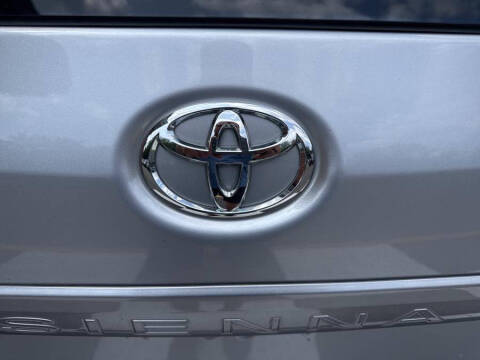 2018 Toyota Sienna LE 7-Passenger