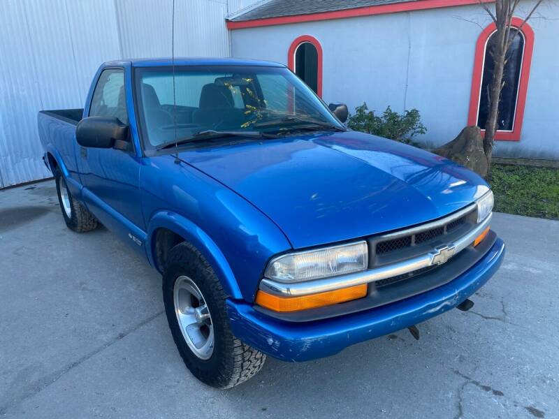 2001 Chevrolet S-10 for sale at Dixie Auto Sales in Houston TX