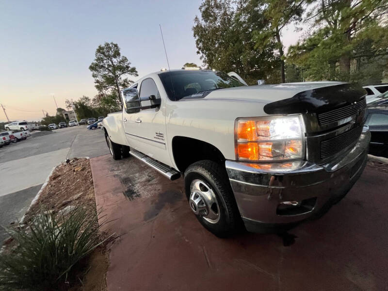 2013 Chevrolet Silverado 3500HD LT photo 2