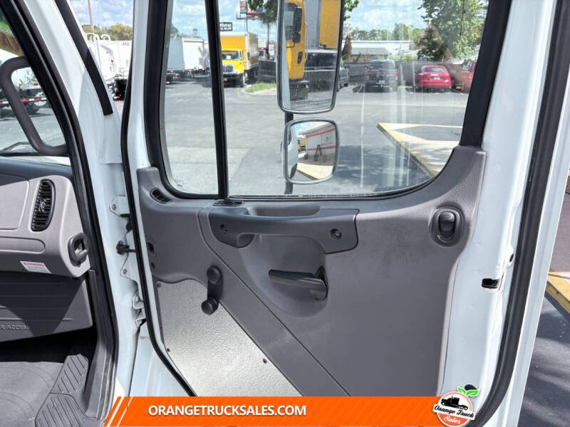 2019 Freightliner M2 106