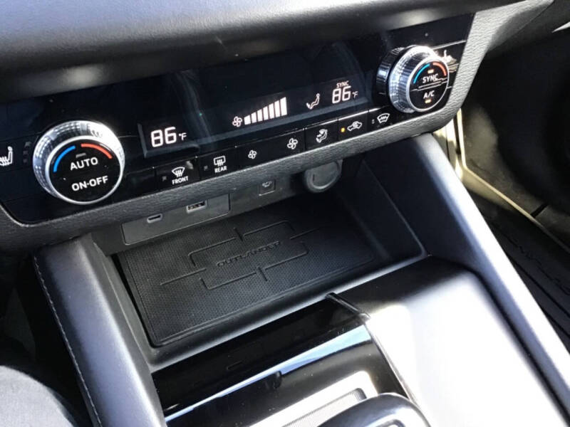 2024 Mitsubishi Outlander SE